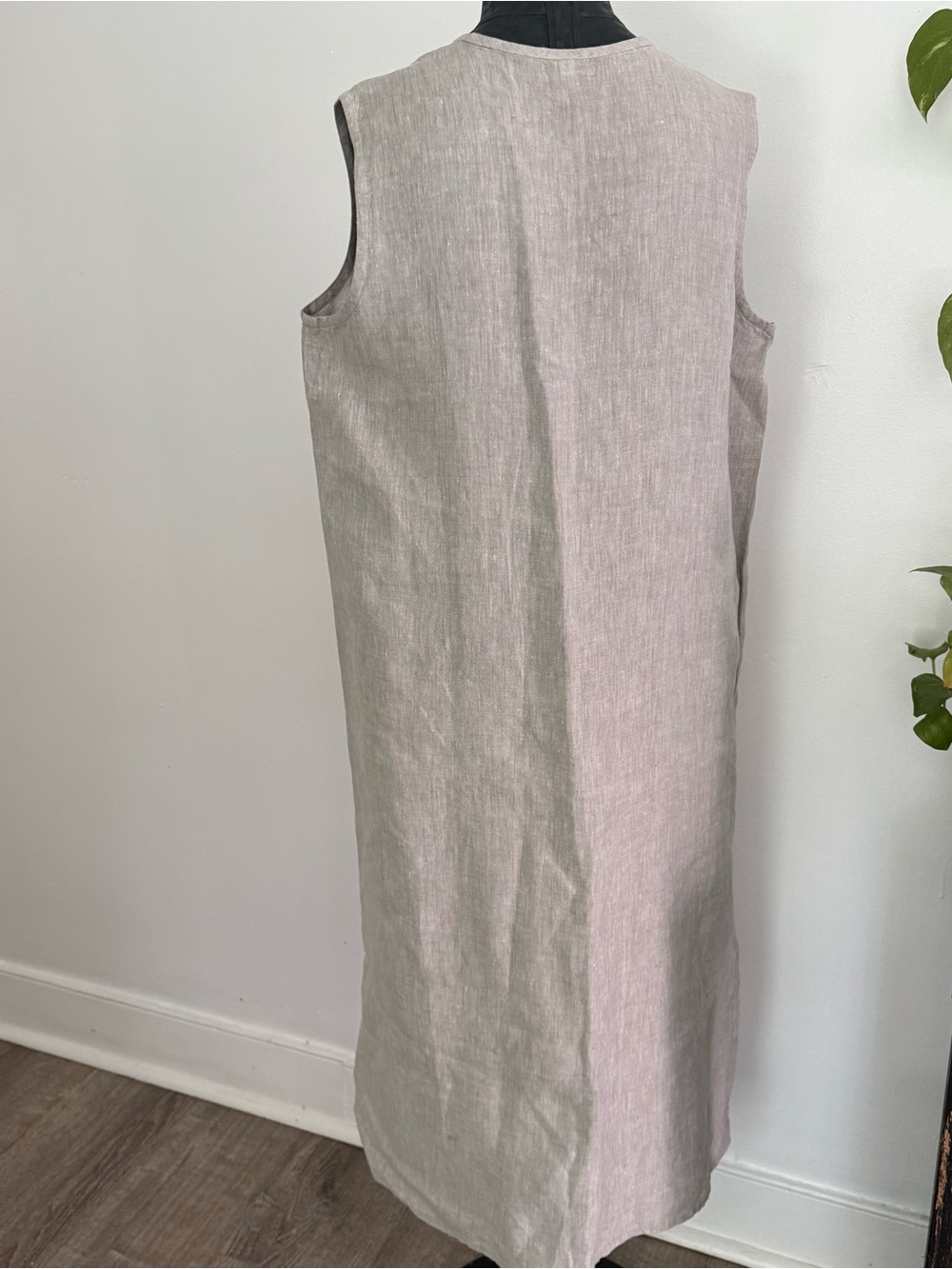 Eileen Fisher Sleeveless Button-Down Organic Linen Gauze Long Shirt / Tunic - Picture 8 of 11